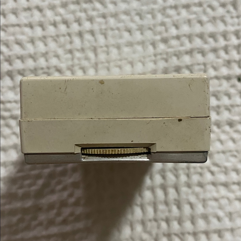 1960 RCA VICTOR Portable Transistor Radio - Picture 8 of 9